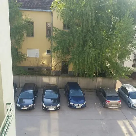 City Center With Parking Apartment *